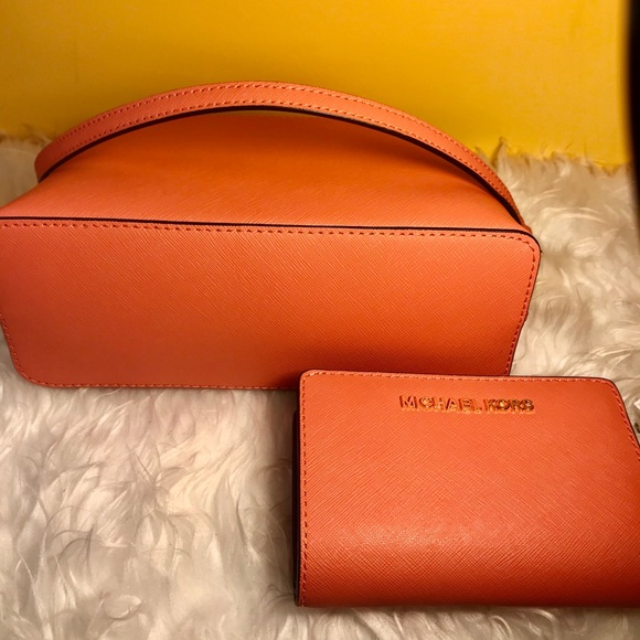‼️SALE NEW MK ‼️ MICHAEL KORS CROSSBODY WALLET SET - Picture 2 of 5